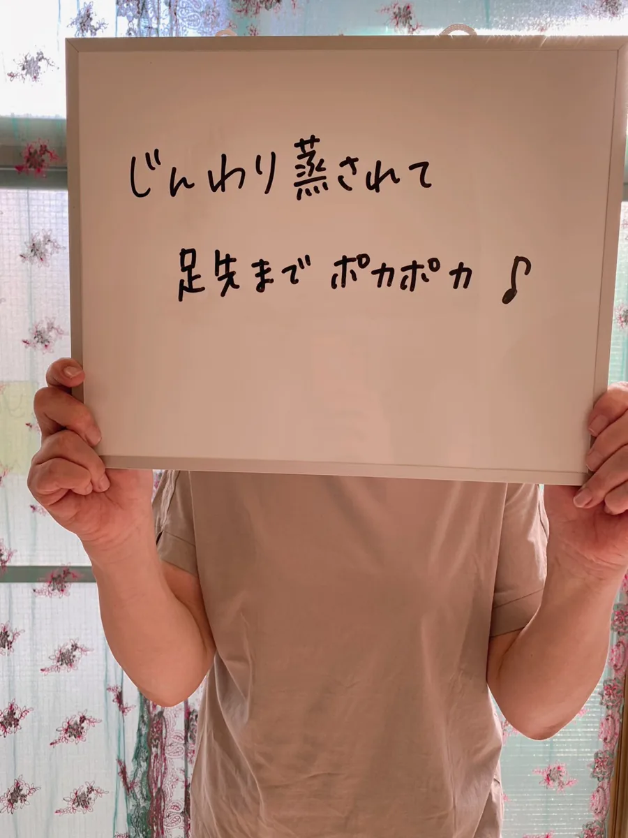 呼吸の感覚を言葉で確認するヨガ参加者